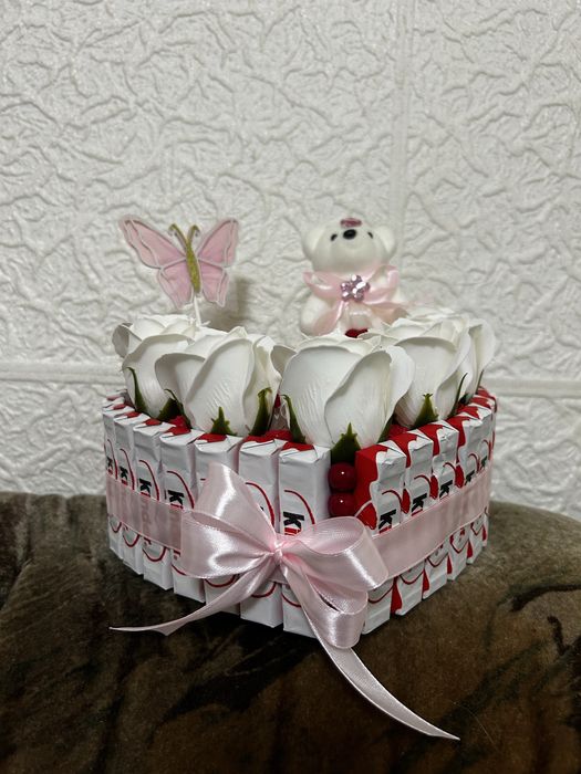 Aranjamente dulciuri si trandafiri de sapun cadou