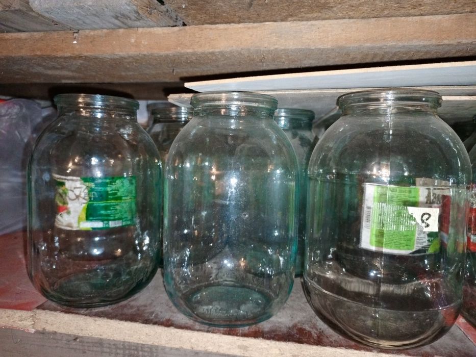 Продам банки 2 литровые