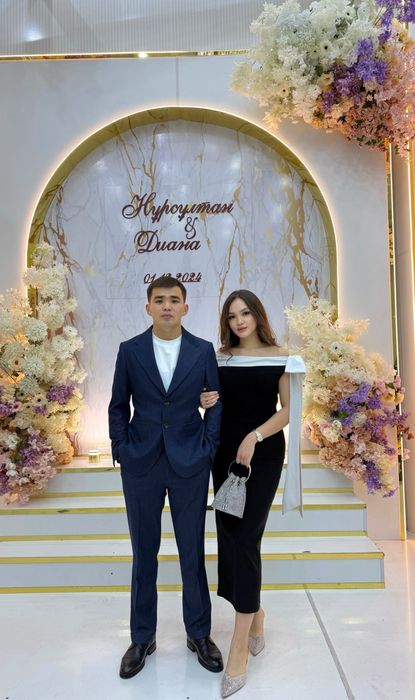 Оченть красивое платье, сидит по фигуре