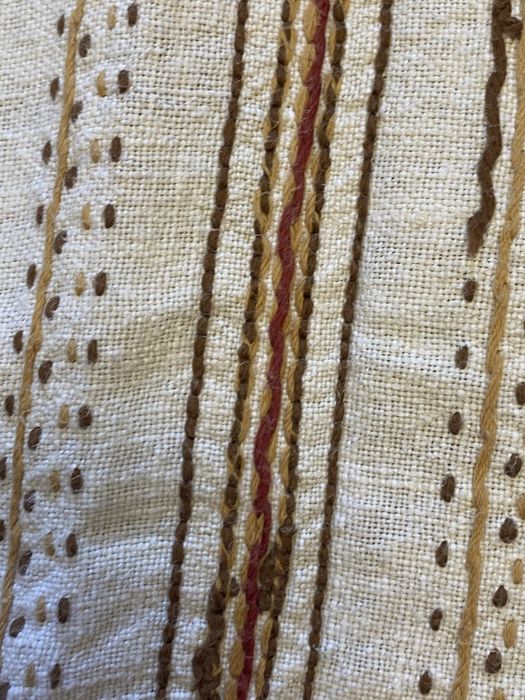 Fata masa brodata manual