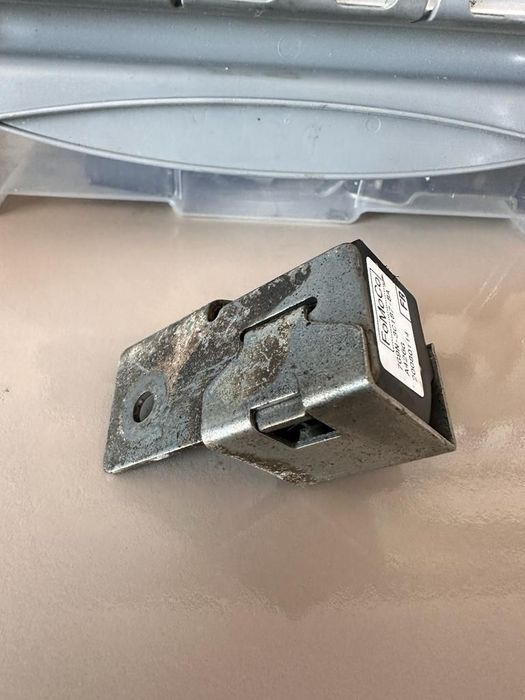 Senzor acceleratie laterala dreapta fata Volvo S60 S80 V70 7G9N-3C187-BA