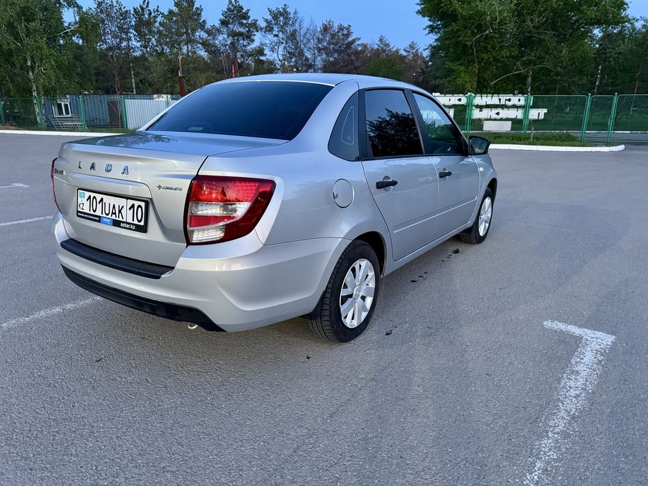 Lada granta 2020 год ,машина в родном окрасе