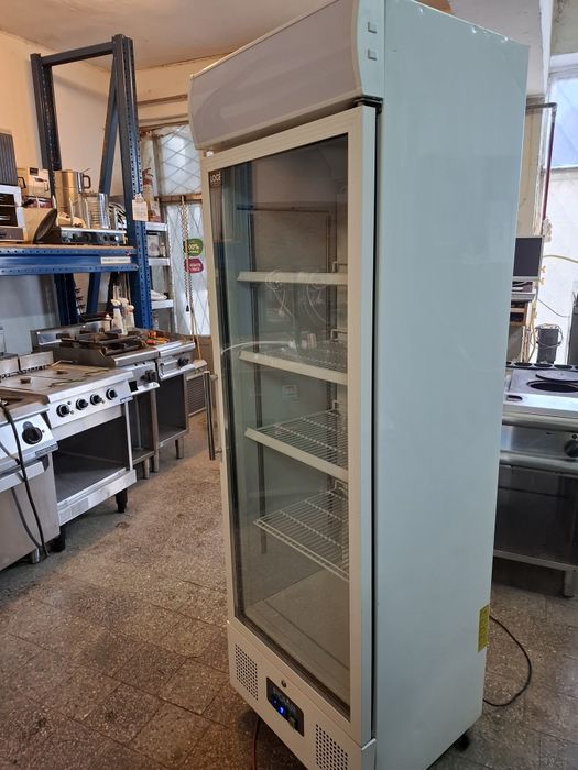 Frigider Vitrina profesională