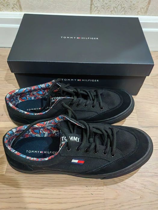 Tomy Hilfiger размер 42