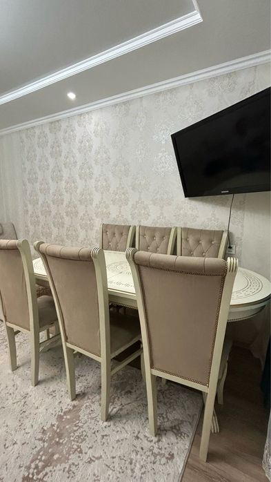 Продаю стол со 6 стульями в отличном состоянии