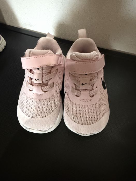 Adidasi nike fetite