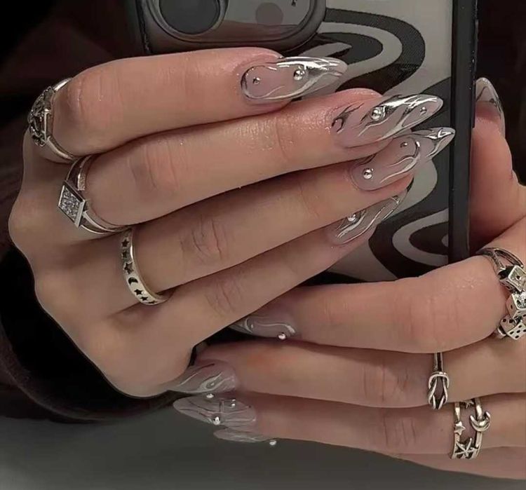 Нови изкуствени нокти