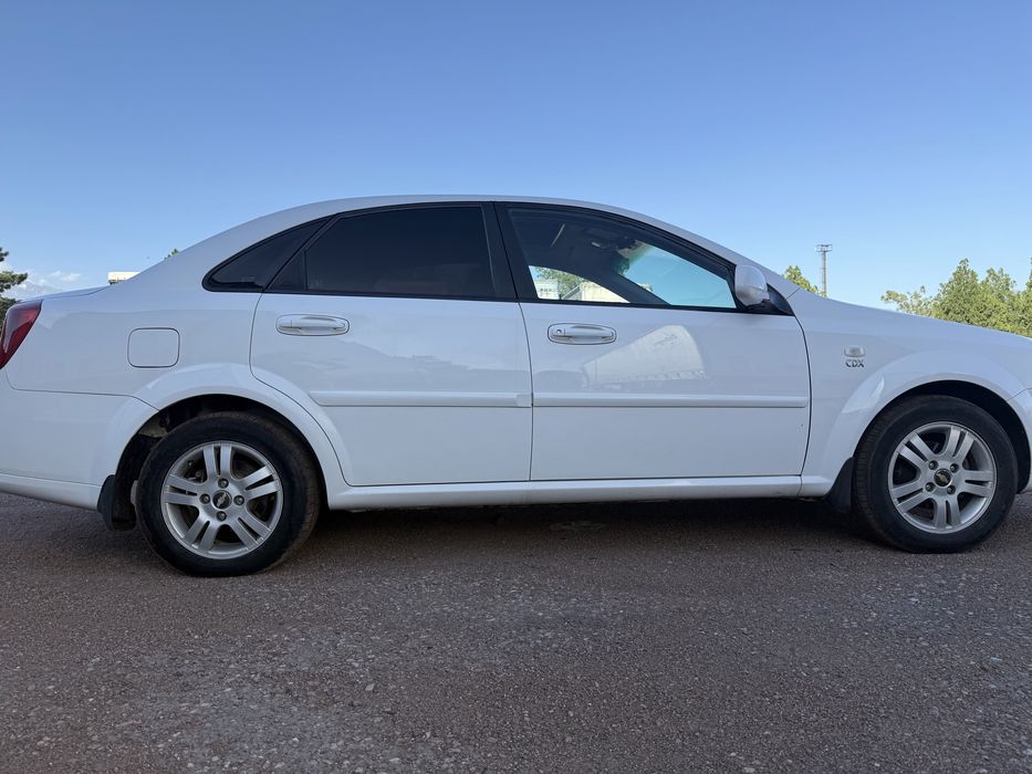 Lacetti 1.8 сотилади