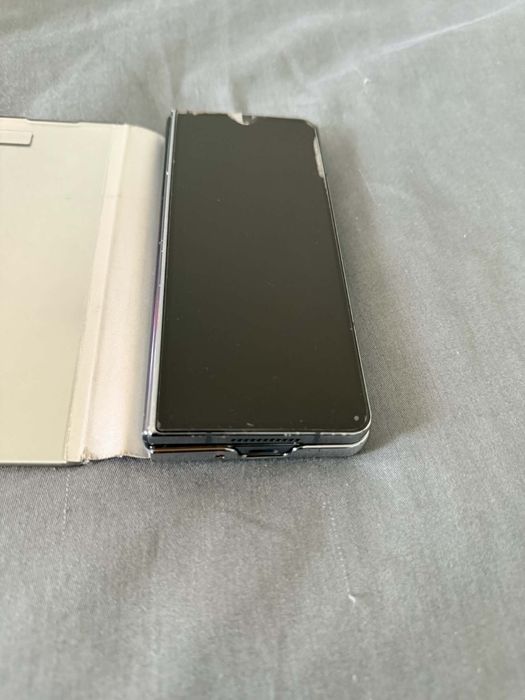 Продавам Самсунг зетфолд 4