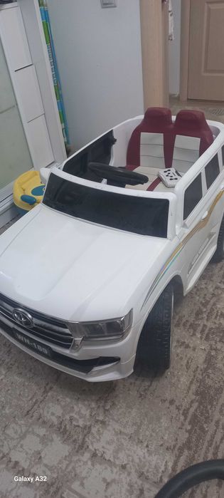 Детская машина тойота 200