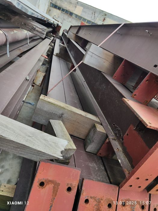 Vând structuri metalice
