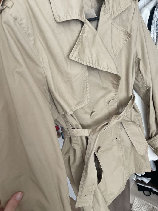 Дамски тренчкот бежов и зелен Bershka