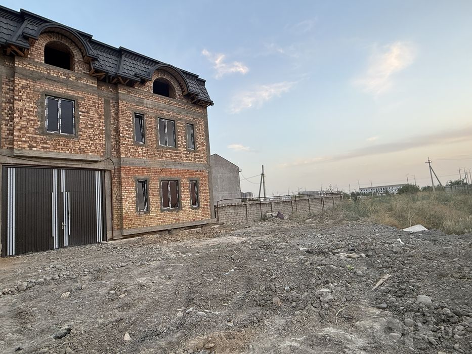 Yangi qurilgan imorat  Minerva city yonida
