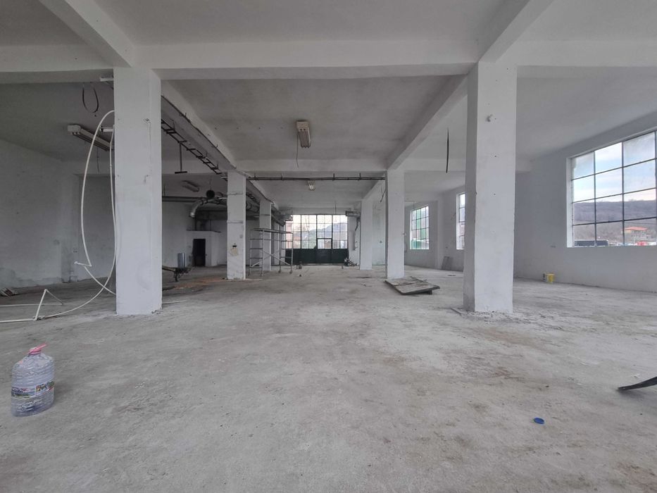 Дава се под наем Склад в Велико Търново, Център - 400 кв.м за 382.5 € - Снимка #4