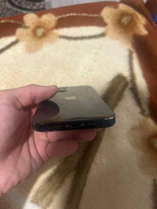 Айфон 12  70к торг бар