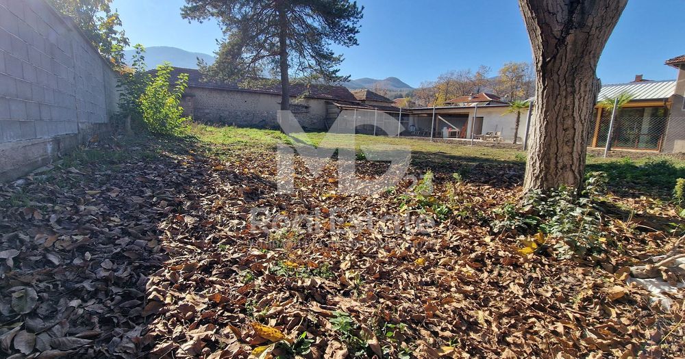 Парцел(УПИ)!Канализация!Асфалтов път!