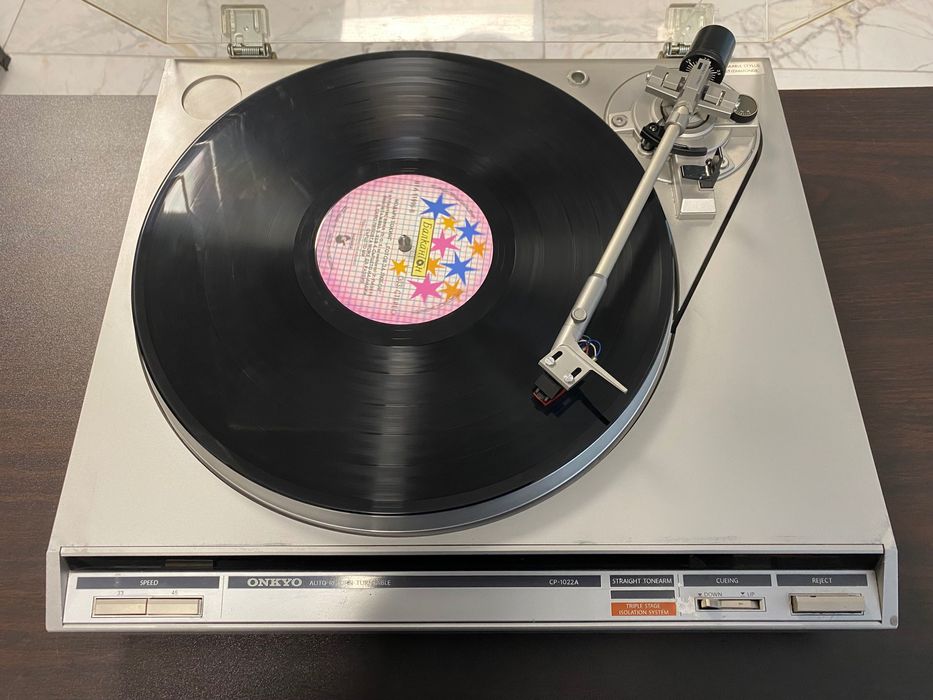 Добър грамофон Onkyo