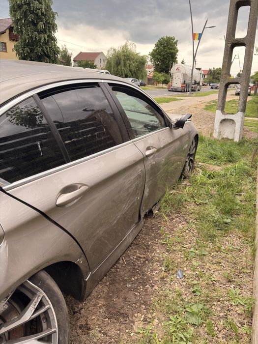 BMW F10 520d Avariat
