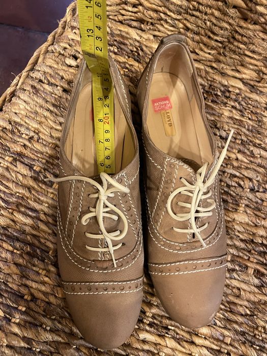 Pantofi cu siret Lloyd.