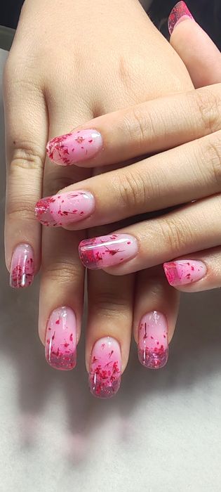Unghii cu gel și semi