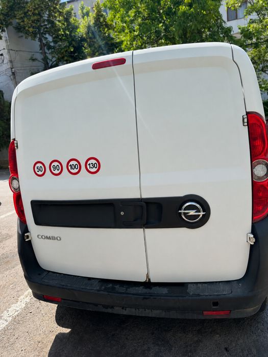 Autoutilitara Opel Combo 1.3 CDTI