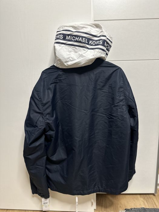 Geaca michael kors cu eticheta