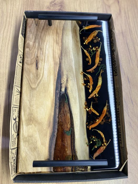 Дъски и подноси  с епоксидна смола