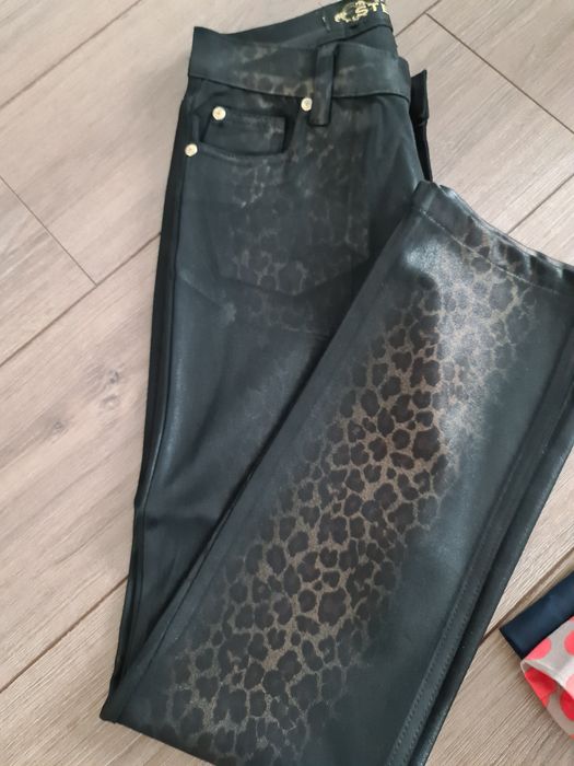 Sacouri, costume, rochii, fuste.