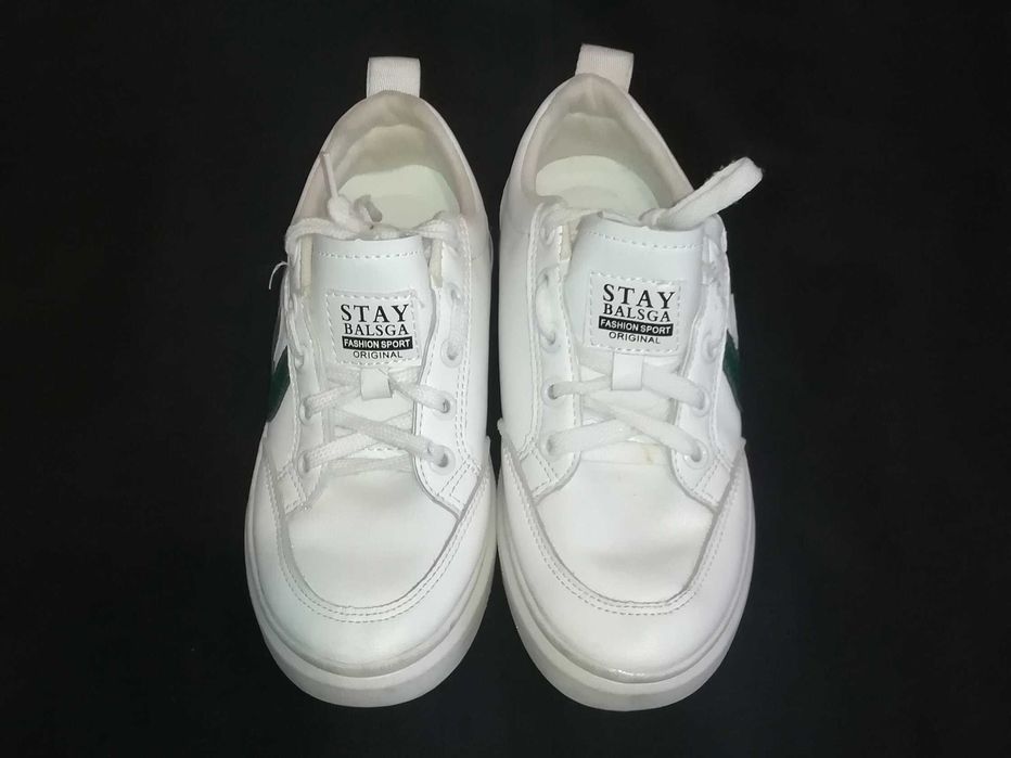 продается детская крассовка 36 размер