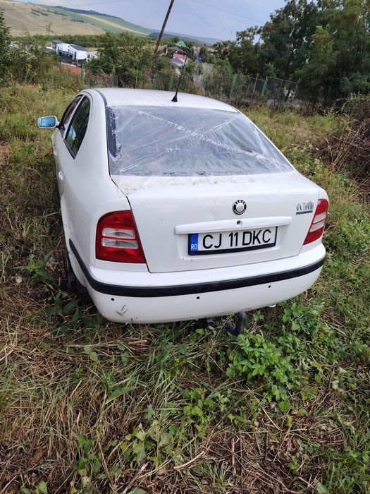 Vând urgent Skoda Octavia avariat 1.4 benzina
