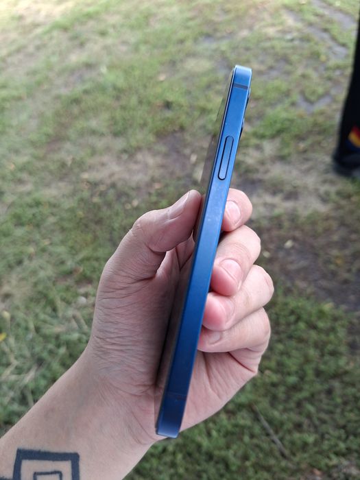 Продам iPhone 12 в отличном состоянии