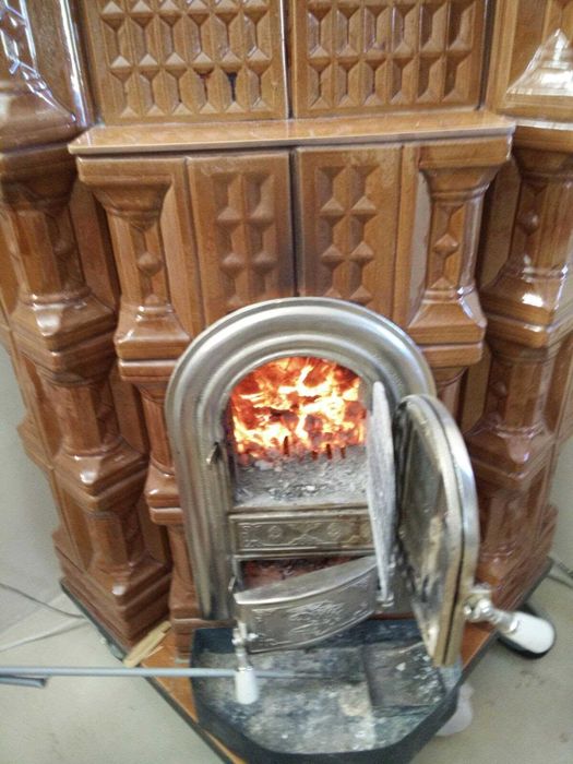 Sobă de teracota mobila pe roți
