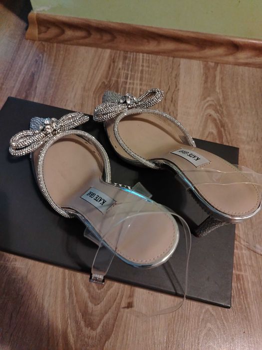 Официални обувки на ток