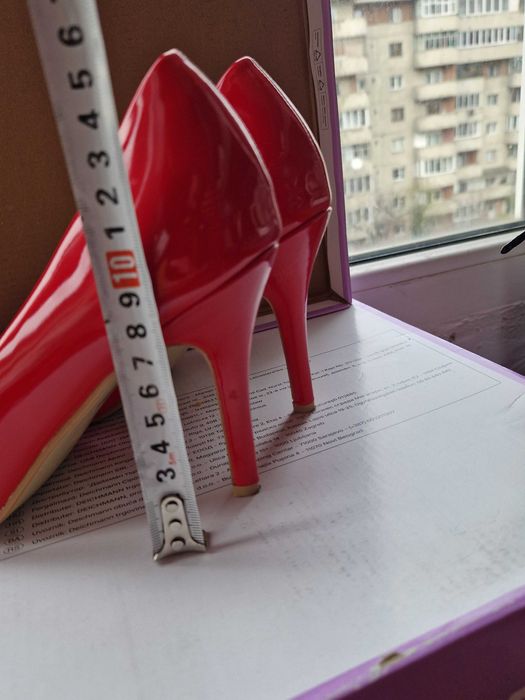 pantofi rosii super rosii