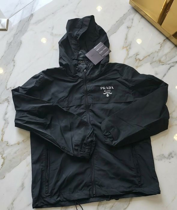 Prаda - стилна мъжка ветровка