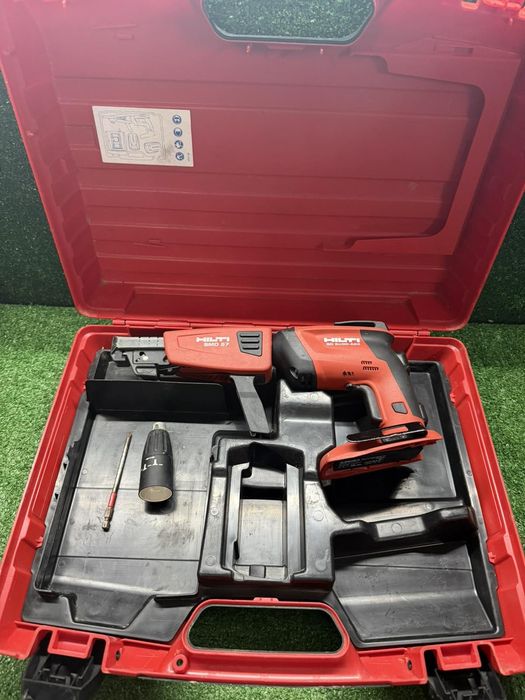 Винтоверт за гипсокартон на Hilti SD 5000-A22 с допълнителна приставка