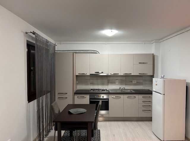 Inchiriez apartament 2 camere Class Park cu parcare privata