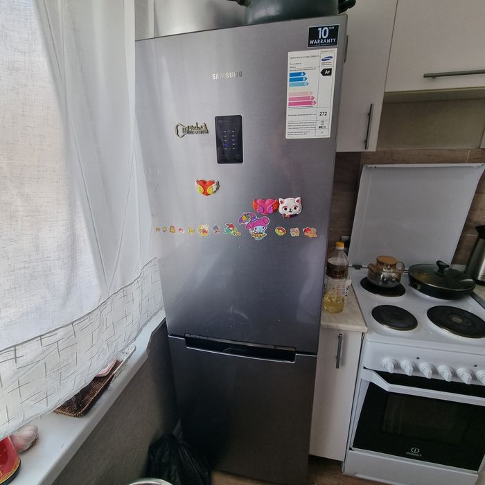 Холодильник SAMSUNG исправно работает