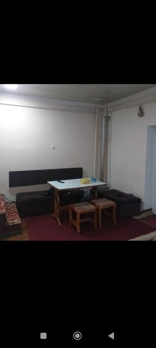 Тошкентда Абу Сахий Бек Топи Савдо Мажмуасини Олдида УчасткаСтудентлар