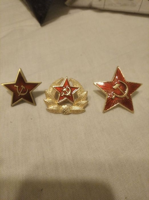 Vand 3 insigne comuniste steaua rosie