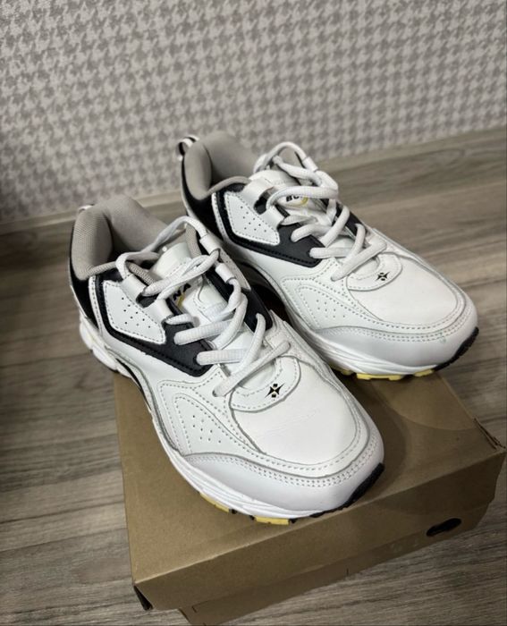 Кроссовки женские белые