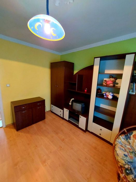 Дава се под наем Тристаен апартамент в Бургас, Славейков - 70 кв.м за 204 € - Снимка #1