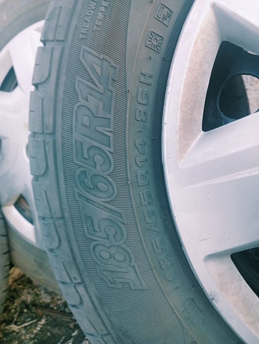 Продам комплект резины