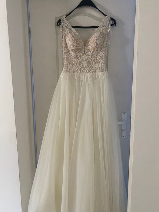 Булчинска рокля с гол гръб