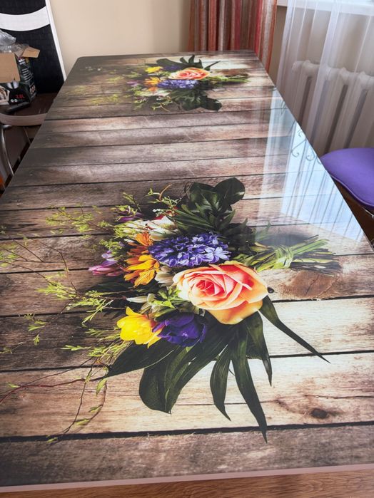 Обеденный стеклянный стол