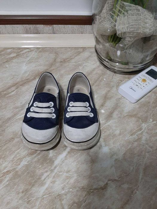 Обувь детская ботинки и слипоны 26 размер