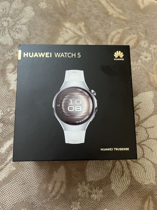 Смарт часовник Huawei watch 5 42mm. като нов