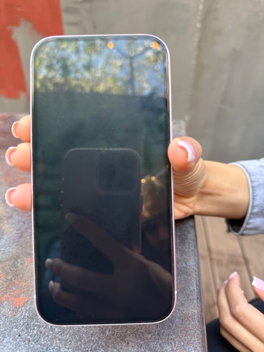 Продавам iPhone 15 – 256 GB