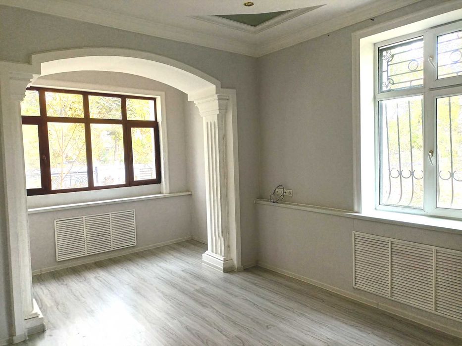 Двухкомнатная квартира 49,8 м.кв на первом этаже .