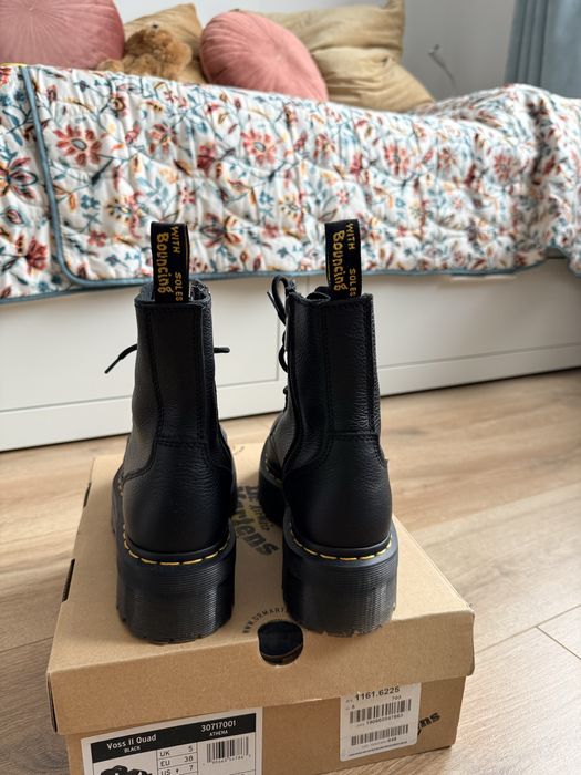 Продавам дамски обувки Dr. Martens Jadon III Pisa, 38